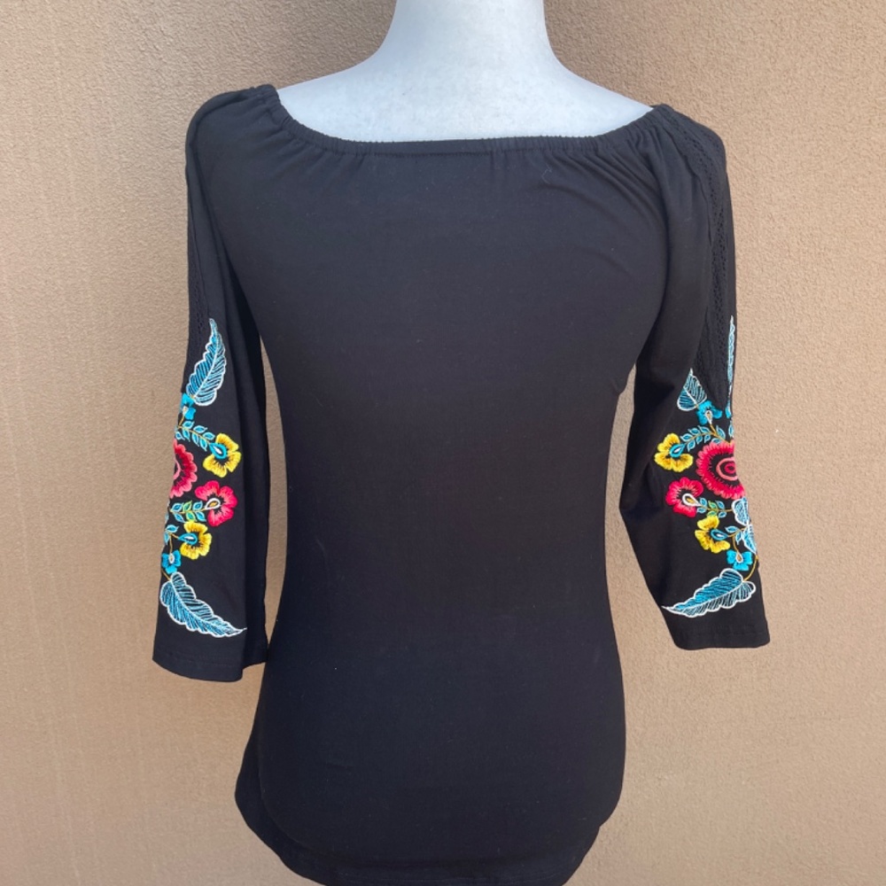 Vintage Collection Embroidered Floral Knit Top, Blouse Size Small - Picture 9 of 12